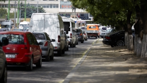 LIPSĂ TOTALĂ DE RESPECT! Cum au fost surprinşi pe 1 septembrie mai mulţi şoferi nerăbdători (VIDEO)