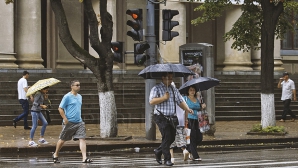 ULTIMA ORĂ! Se întorc ploile cu descărcări electrice. Când și unde va ploua  