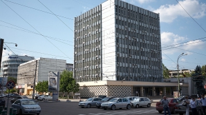 Ce spun experţii economici despre demisia conducerii Băncii Naţionale (VIDEO)