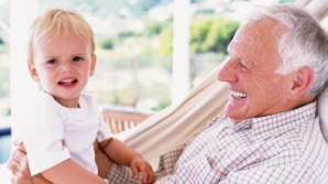 Şcoală de bone pentru bunici. Vârstnicii învaţă să presteze servicii calificate de îngrijire a micuţilor