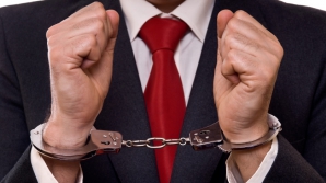 Funcţionari de stat, membri ai unei grupări criminale! Cu ce se ocupau şi ce pedepse riscă