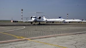 SHOW aviatic de excepţie! Mii de oameni au venit să admire execuţiile spectaculoase ale piloţilor