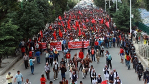 Zeci de mii de oameni au participat la DEMONSTRAŢII DE AMPLOARE împotriva terorismului în Turcia