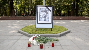 "Este un erou al Moldovei". Zeci de oameni i-au adus un ultim omagiu lui Mihai Volontir în Scuarul Europei 