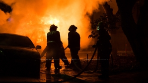 Cel puțin opt persoane au murit într-un incendiu puternic la un imobil din Paris (VIDEO)