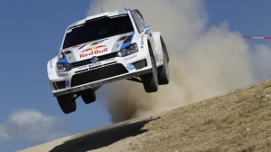 Pilotul echipei Volkswagen, Sebastien Ogier, a urcat pe prima poziţie în Raliul Australiei