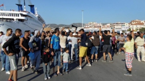 Franţa va accepta 24.000 de refugiaţi. Declaraţia făcută de Francois Hollande 