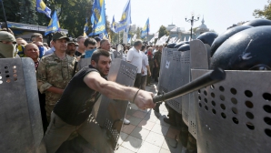 Mai mulţi oameni suspectaţi că ar sta în spatele confruntărilor de la Kiev au fost arestaţi