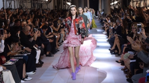 Colecțiile primăvară-vară 2016. Roberto Cavalli a prezentat noile ţinute vestimentare