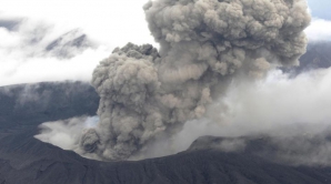 Coloane de fum negru şi gaze au acoperit Japonia în urma erupţiei vulcanului Aso