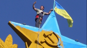 Un rus, condamnat pentru că a vopsit steaua din vârful unui zgârie-nori în culorile drapelului ucrainean