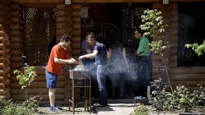 Vremea însorită i-a îmbiat pe unii moldoveni să mai treacă pe la Vadul-lui-Vodă 