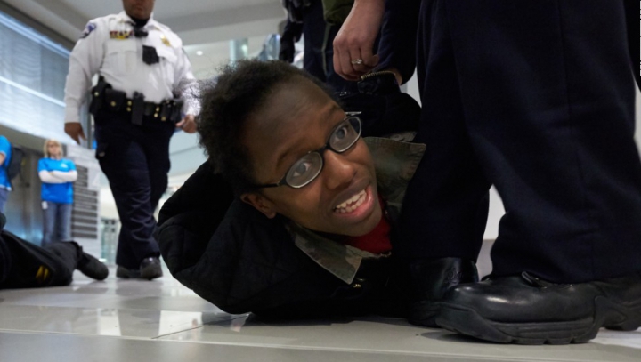 SCANDAL rasial în SUA! Coşmarul trăit de o femeie de culoare timp de opt zile