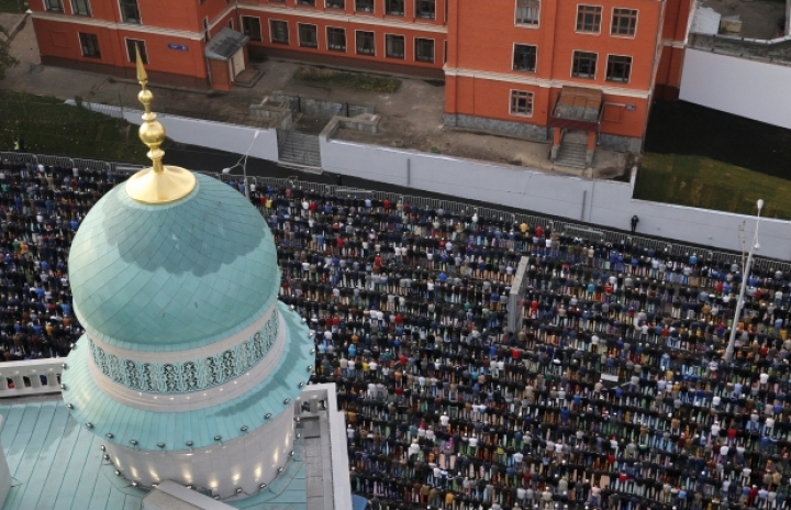 Sărbătoarea Sacrificiului la Moscova! Zeci de mii de musulmani participă la "Eid al-Adha" (FOTO/VIDEO)