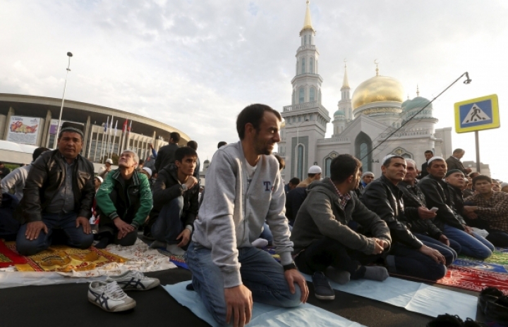 Sărbătoarea Sacrificiului la Moscova! Zeci de mii de musulmani participă la "Eid al-Adha" (FOTO/VIDEO)