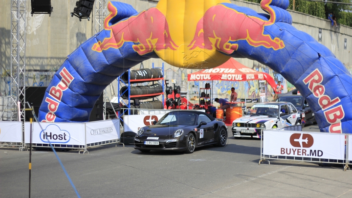 Adrenalină şi mulţi cai putere! La Chişinău a avut loc curse de Drag Racing (FOTOREPORT)