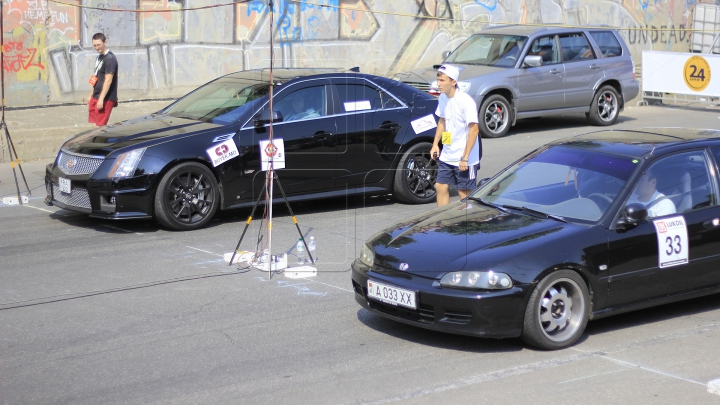 Adrenalină şi mulţi cai putere! La Chişinău a avut loc curse de Drag Racing (FOTOREPORT)