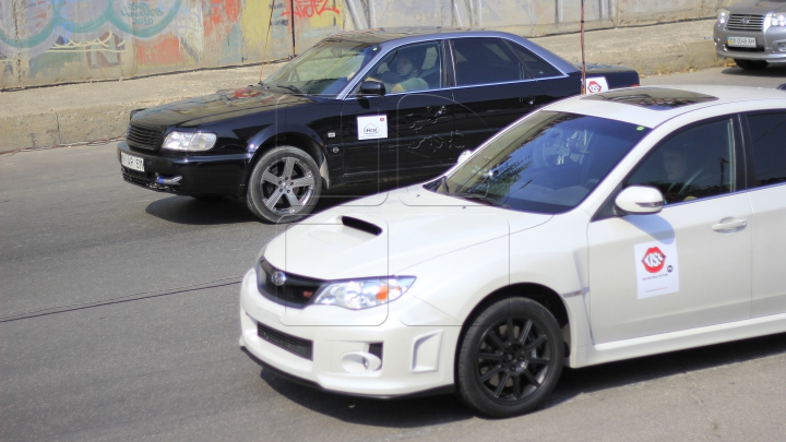 Adrenalină şi mulţi cai putere! La Chişinău a avut loc curse de Drag Racing (FOTOREPORT)