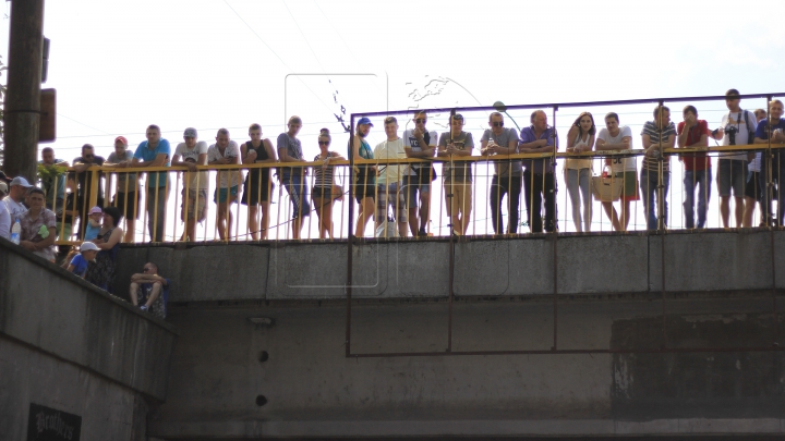 Adrenalină şi mulţi cai putere! La Chişinău a avut loc curse de Drag Racing (FOTOREPORT)