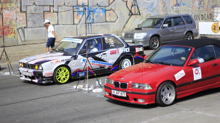 Adrenalină şi mulţi cai putere! La Chişinău a avut loc curse de Drag Racing (FOTOREPORT)