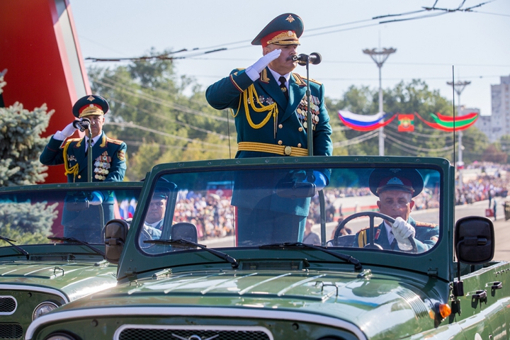 Paradă fastuoasă pe timp de criză profundă. FOTOREPORT de la Tiraspol