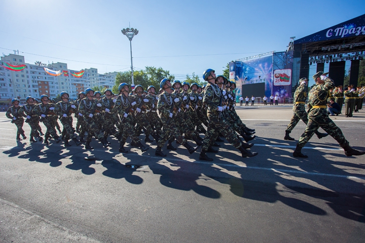 Paradă fastuoasă pe timp de criză profundă. FOTOREPORT de la Tiraspol