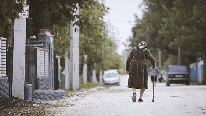 LA LIMITA SĂRĂCIEI. Chinurile îndurate în fiecare zi de bătrânii din Republica Moldova