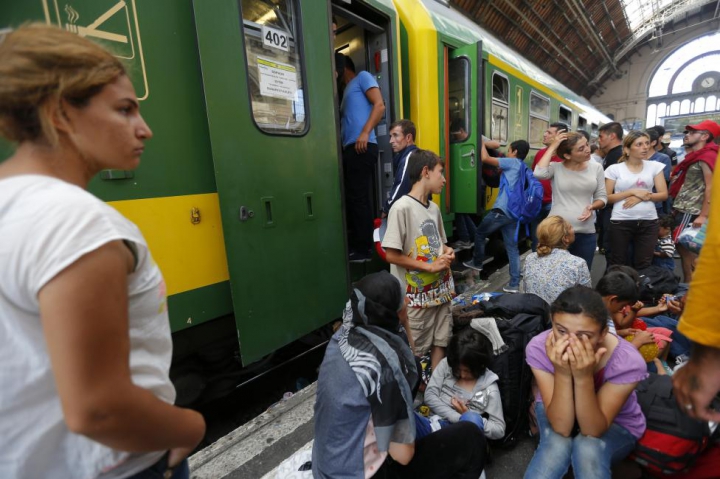 Ungaria - "ţap ispăşitor". Viaţa grea a imigranţilor care rămân în gara din Budapesta (FOTO)