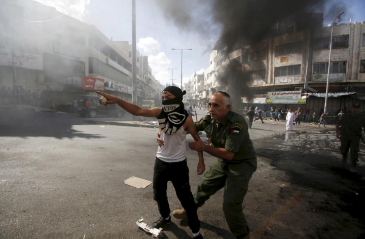 Violenţe în mai multe oraşe din Israel. Poliţia locală şi palestinienii se războiesc (FOTOREPORT)