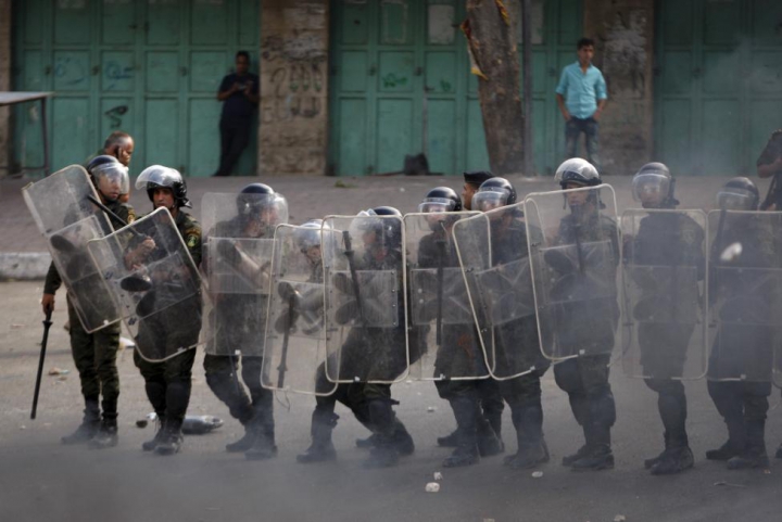 Violenţe în mai multe oraşe din Israel. Poliţia locală şi palestinienii se războiesc (FOTOREPORT)