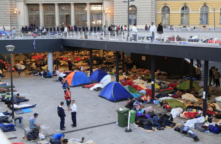 Ungaria - "ţap ispăşitor". Viaţa grea a imigranţilor care rămân în gara din Budapesta (FOTO)