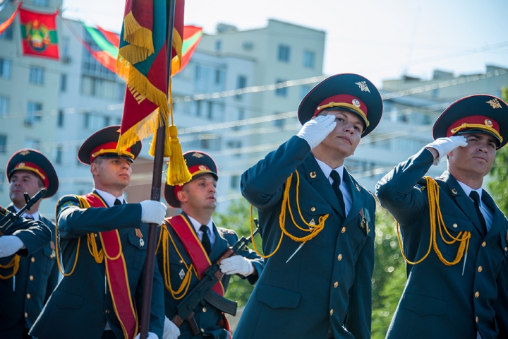 Paradă fastuoasă pe timp de criză profundă. FOTOREPORT de la Tiraspol