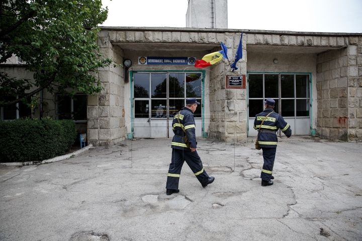 Şi-au testat forţele şi curajul! Cum s-au descurcat pompierii la examenele anuale (FOTO)