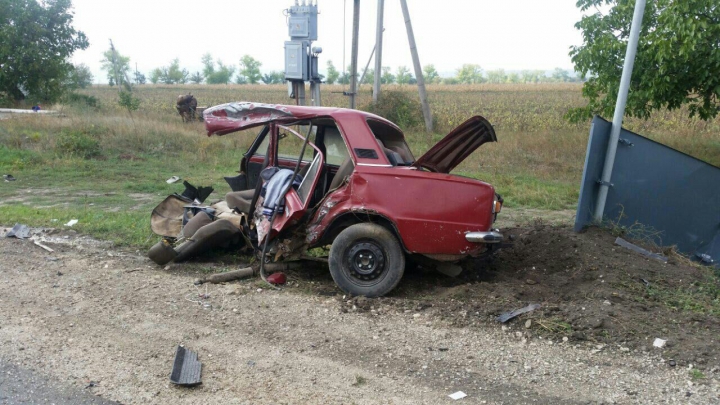 ACCIDENT GROAZNIC la Teleneşti! Un om a murit după ce două maşini s-au făcut zob (FOTO)