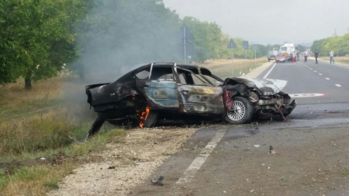 ACCIDENT GROAZNIC la Teleneşti! Un om a murit după ce două maşini s-au făcut zob (FOTO)