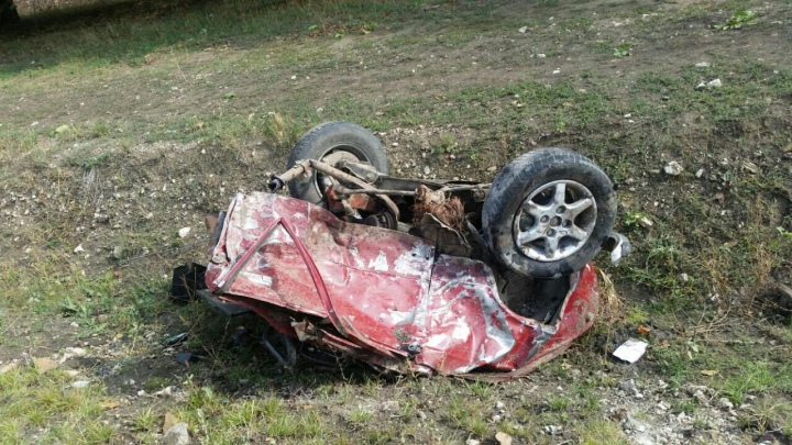 ACCIDENT GROAZNIC la Teleneşti! Un om a murit după ce două maşini s-au făcut zob (FOTO)