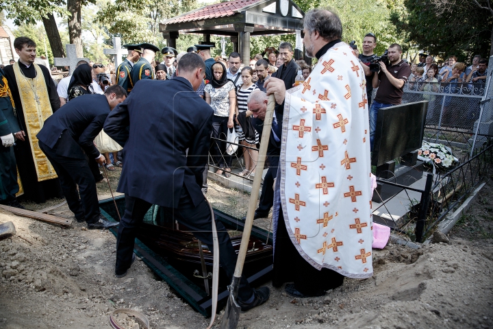 ADIO, Mihai Volontir. Maestrul, condus pe ultimul drum cu lacrimi, durere și flori