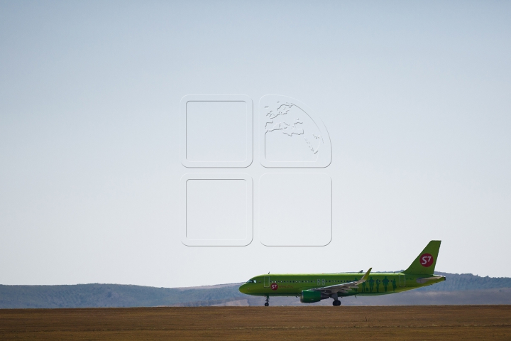 ZIUA AVIAȚIEI CIVILE 2015. Cele mai tari momente ale show-ului amețitor de pe cerul Chișinăului (FOTOREPORT)