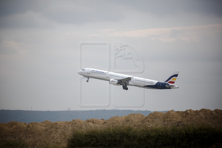 Buldozere, camioane şi o uzină de producere a betonului. Ce se întâmplă la Aeroportul Chişinău (FOTO)