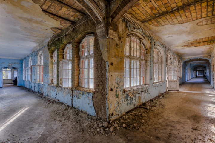 Ţi se taie respiraţia! FOTOGRAFII IMPRESIONANTE cu arhitecturi abandonate din Europa (FOTO)