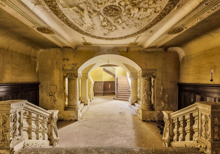 Ţi se taie respiraţia! FOTOGRAFII IMPRESIONANTE cu arhitecturi abandonate din Europa (FOTO)