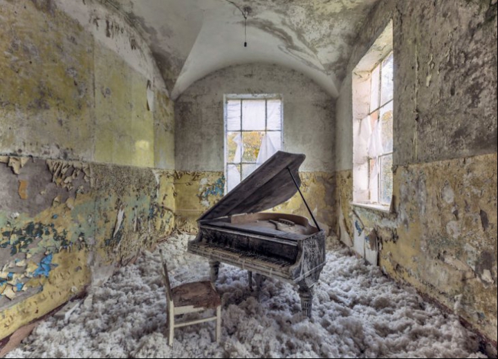 Ţi se taie respiraţia! FOTOGRAFII IMPRESIONANTE cu arhitecturi abandonate din Europa (FOTO)