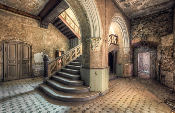 Ţi se taie respiraţia! FOTOGRAFII IMPRESIONANTE cu arhitecturi abandonate din Europa (FOTO)