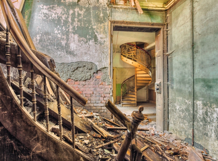 Ţi se taie respiraţia! FOTOGRAFII IMPRESIONANTE cu arhitecturi abandonate din Europa (FOTO)