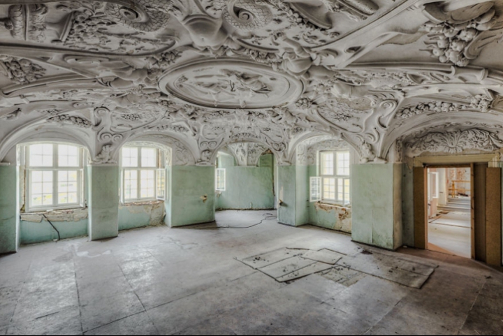 Ţi se taie respiraţia! FOTOGRAFII IMPRESIONANTE cu arhitecturi abandonate din Europa (FOTO)