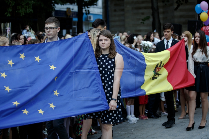 O zi a unui nou început! Primul sunet de clopoţel la Liceul "Gheorghe Asachi" din Capitală (FOTOREPORT)