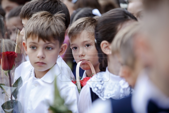 O zi a unui nou început! Primul sunet de clopoţel la Liceul "Gheorghe Asachi" din Capitală (FOTOREPORT)