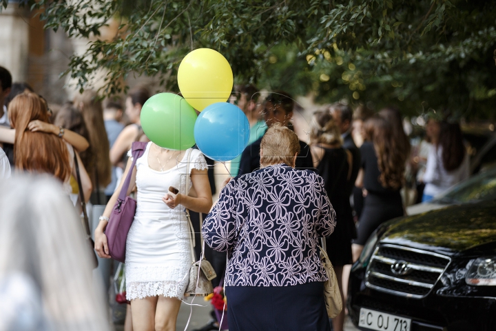 O zi a unui nou început! Primul sunet de clopoţel la Liceul "Gheorghe Asachi" din Capitală (FOTOREPORT)