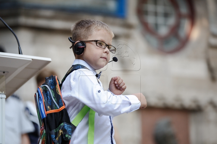 O zi a unui nou început! Primul sunet de clopoţel la Liceul "Gheorghe Asachi" din Capitală (FOTOREPORT)