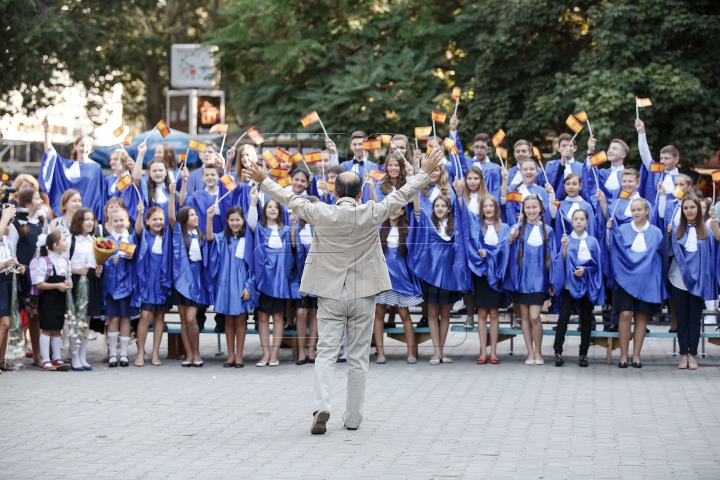 O zi a unui nou început! Primul sunet de clopoţel la Liceul "Gheorghe Asachi" din Capitală (FOTOREPORT)